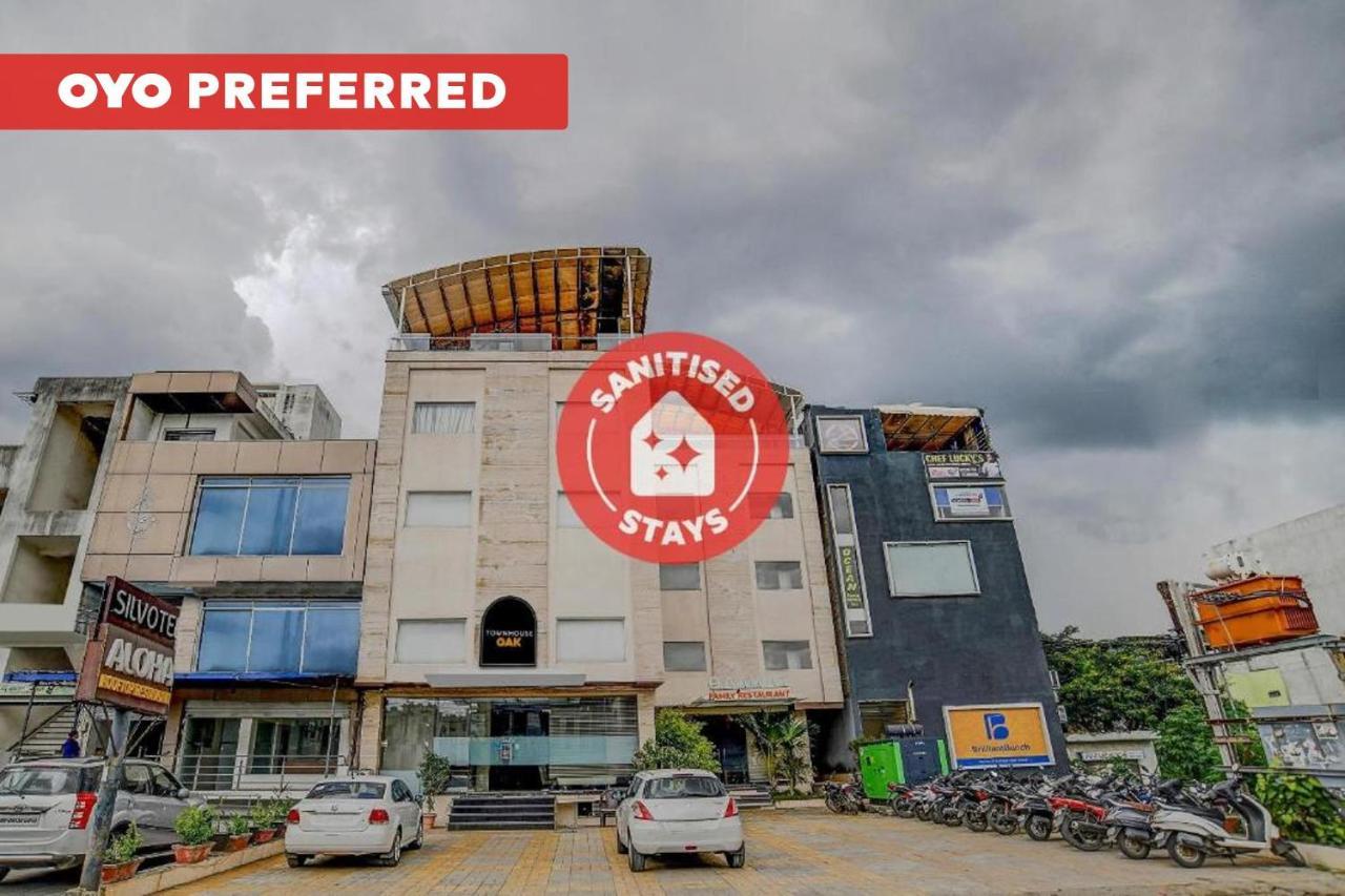Vaccinated Staff- Townhouse Oak Hotel Silvotel إندور المظهر الخارجي الصورة