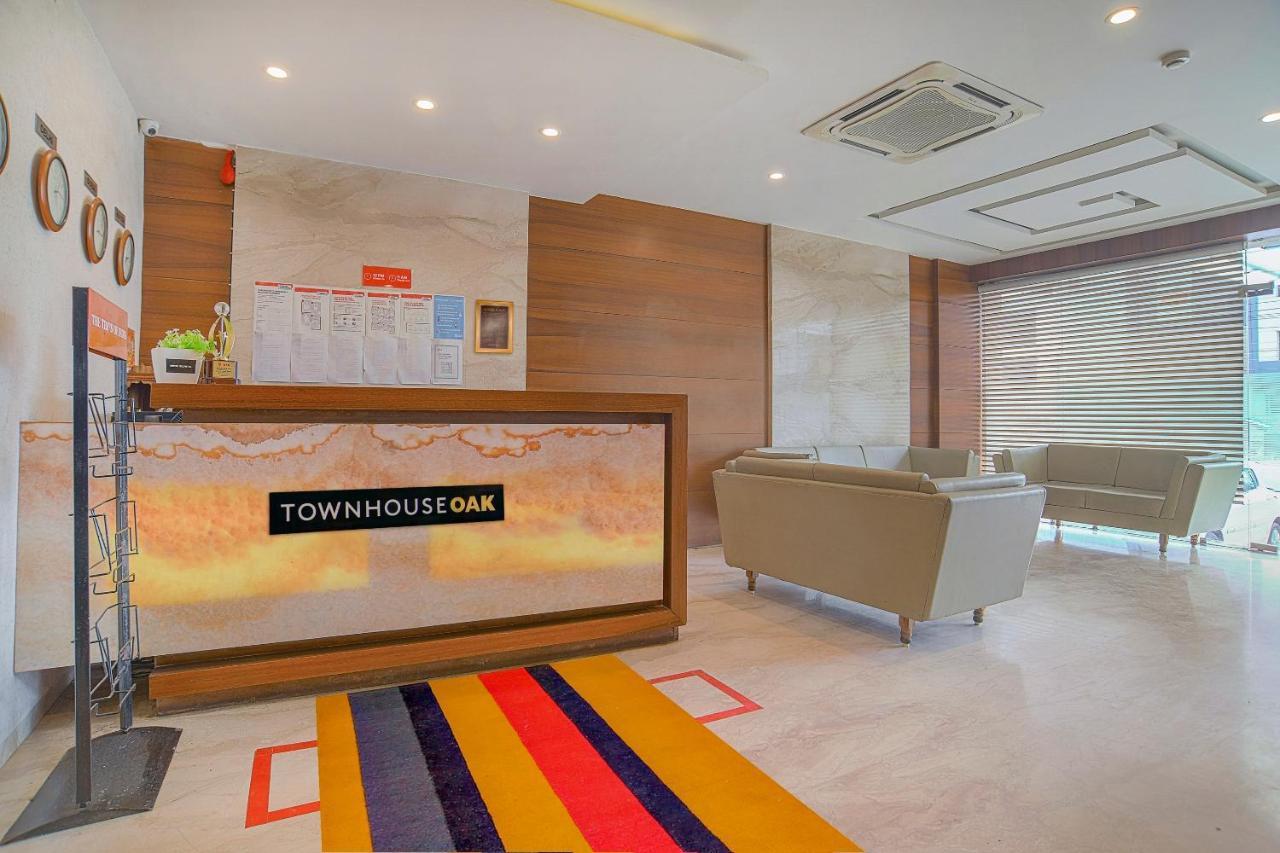 Vaccinated Staff- Townhouse Oak Hotel Silvotel إندور المظهر الخارجي الصورة