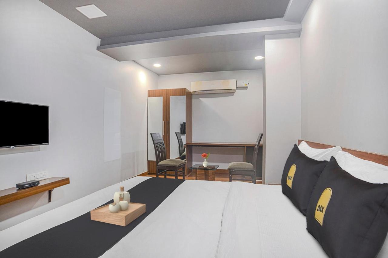 Vaccinated Staff- Townhouse Oak Hotel Silvotel إندور المظهر الخارجي الصورة
