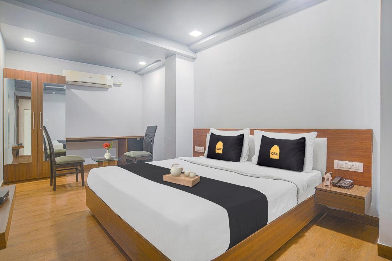 Vaccinated Staff- Townhouse Oak Hotel Silvotel إندور المظهر الخارجي الصورة