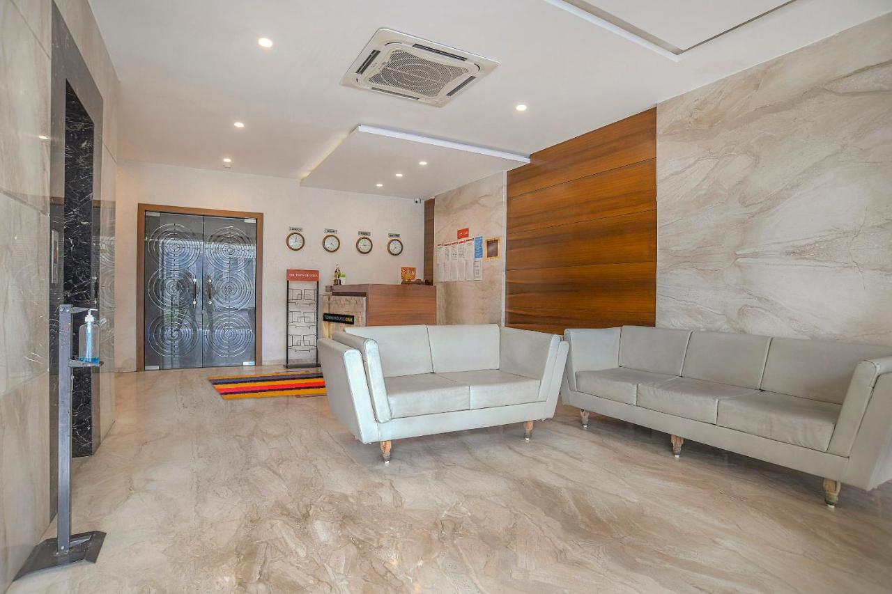 Vaccinated Staff- Townhouse Oak Hotel Silvotel إندور المظهر الخارجي الصورة
