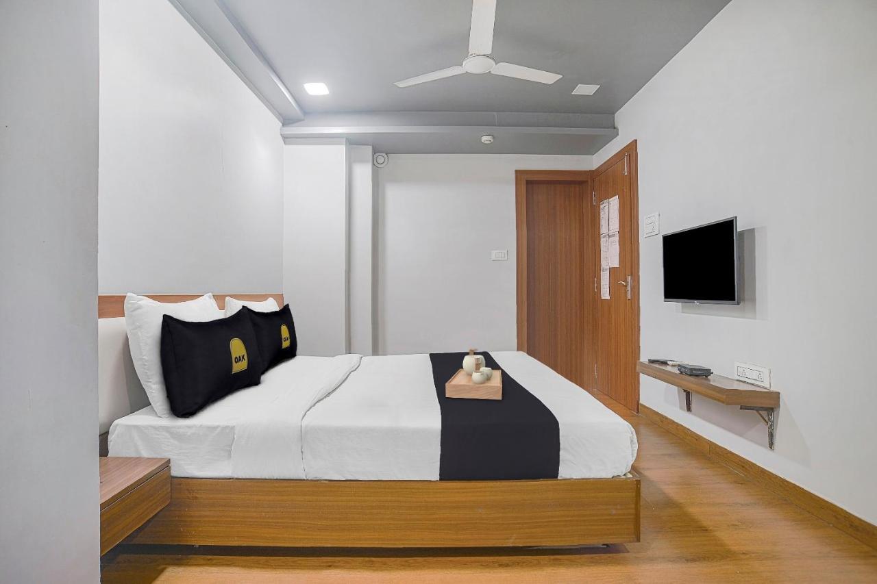 Vaccinated Staff- Townhouse Oak Hotel Silvotel إندور المظهر الخارجي الصورة
