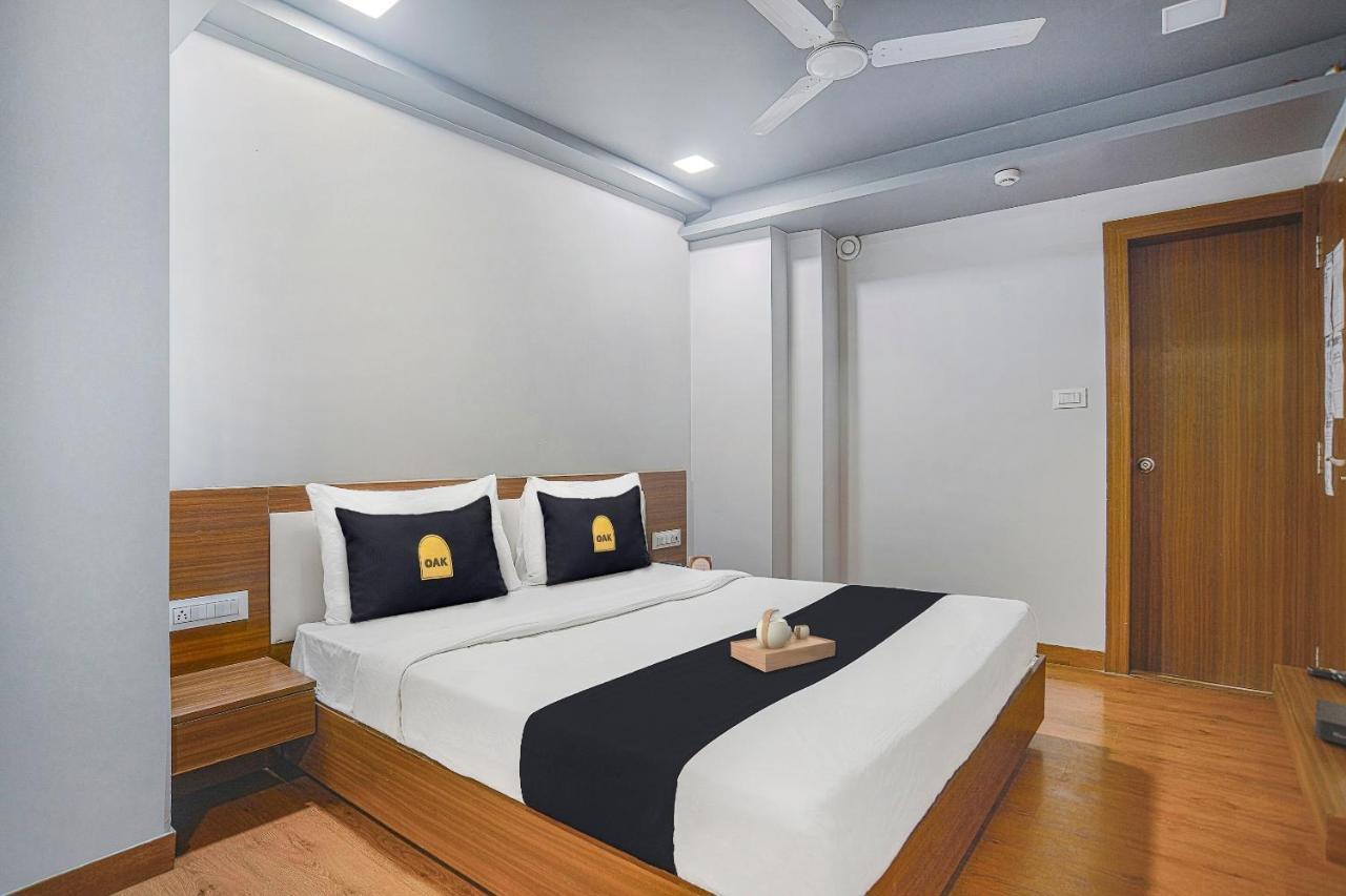 Vaccinated Staff- Townhouse Oak Hotel Silvotel إندور المظهر الخارجي الصورة