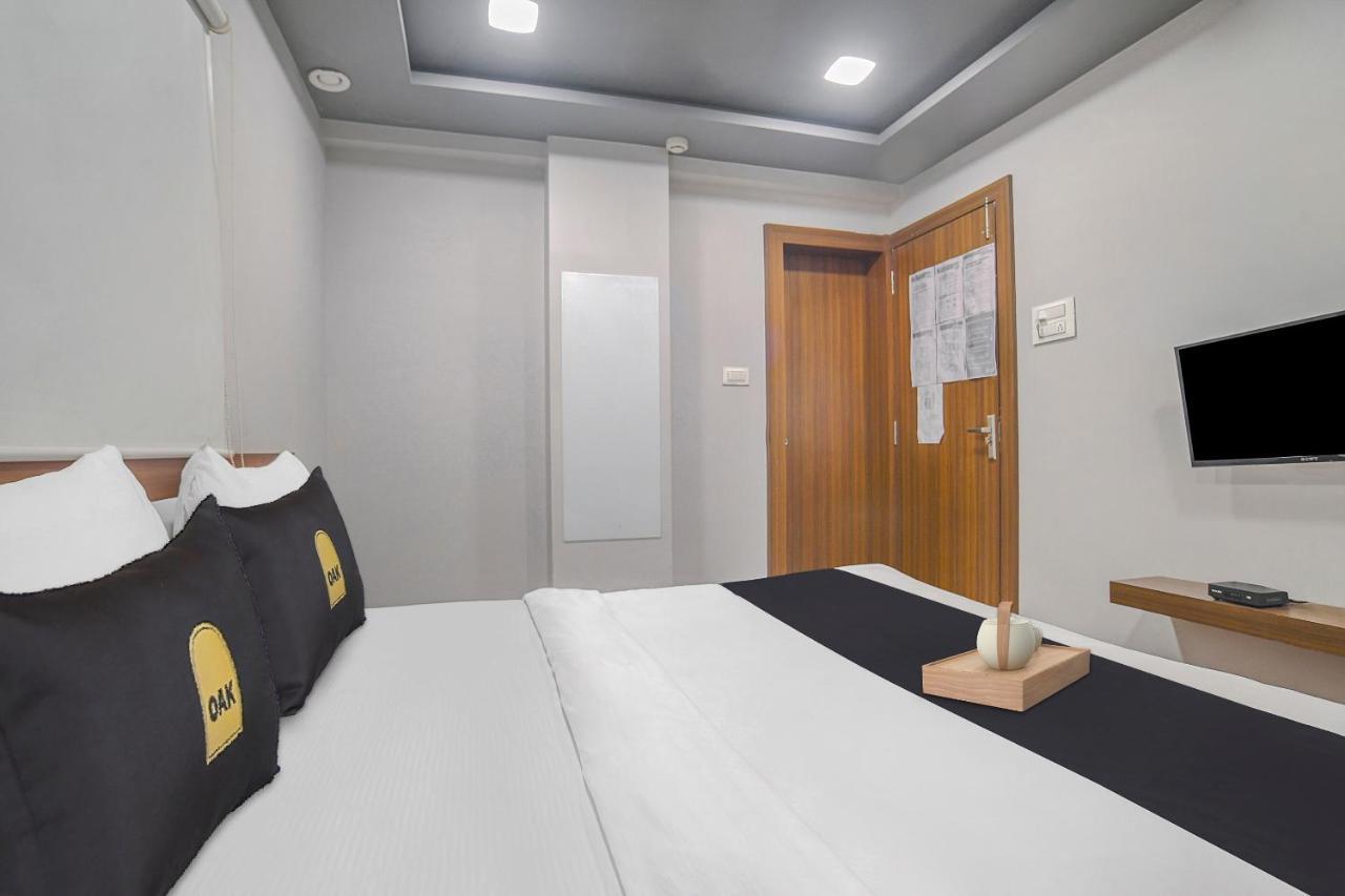Vaccinated Staff- Townhouse Oak Hotel Silvotel إندور المظهر الخارجي الصورة