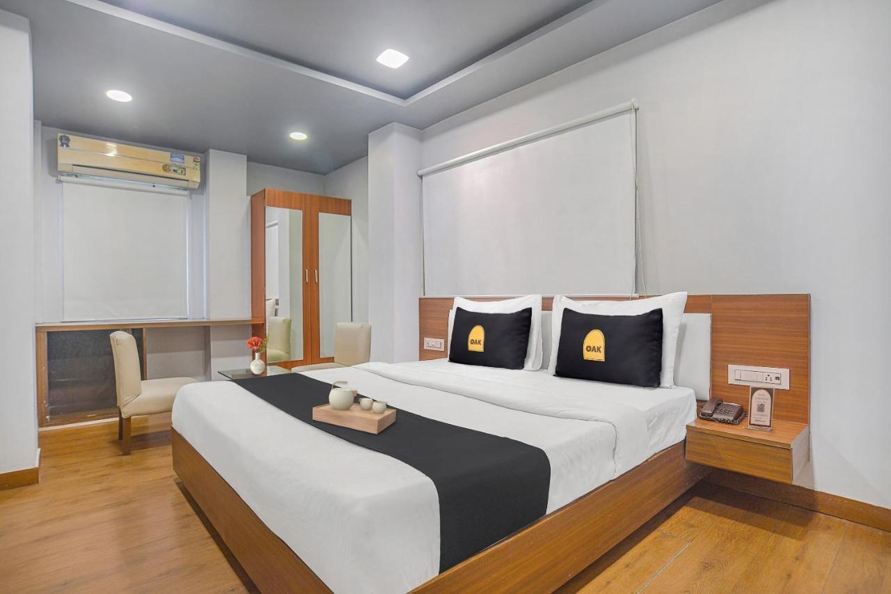 Vaccinated Staff- Townhouse Oak Hotel Silvotel إندور المظهر الخارجي الصورة