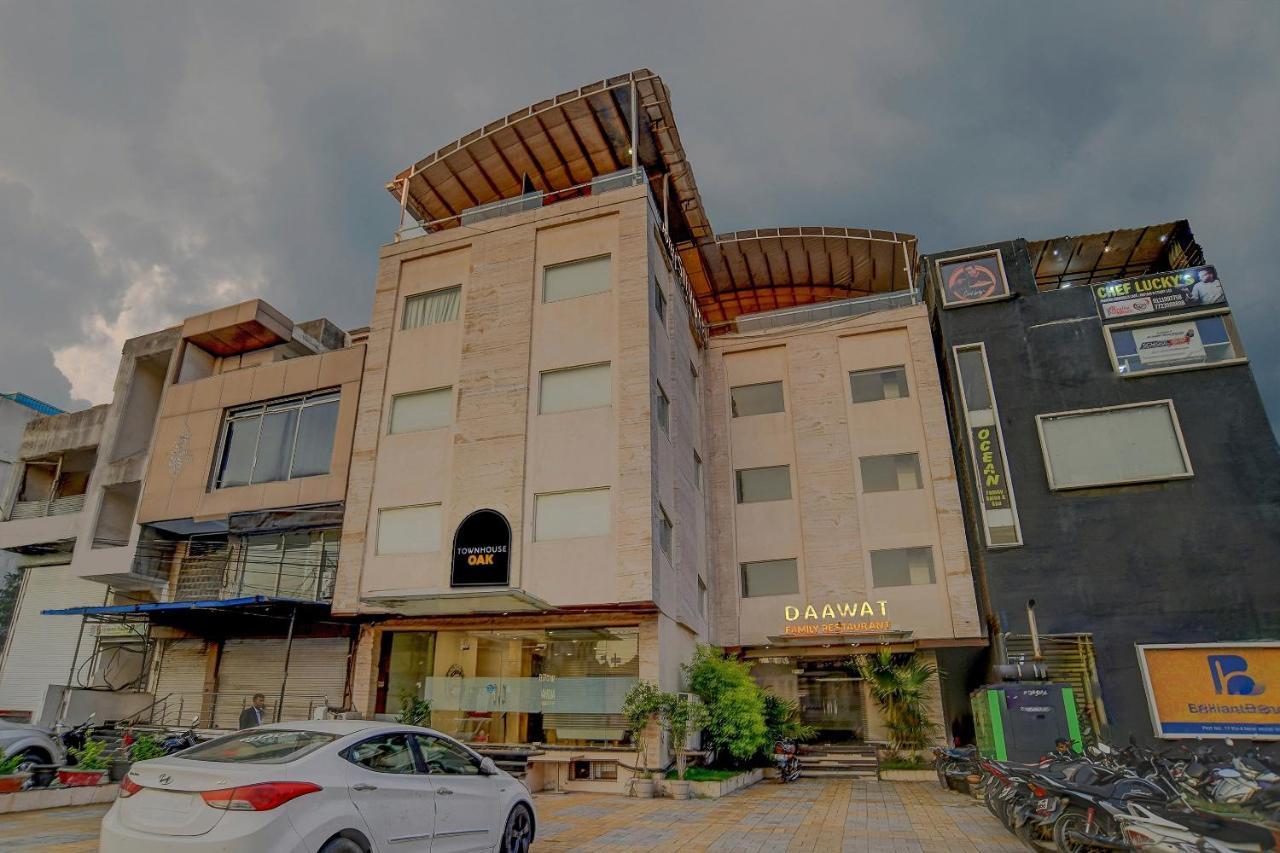 Vaccinated Staff- Townhouse Oak Hotel Silvotel إندور المظهر الخارجي الصورة