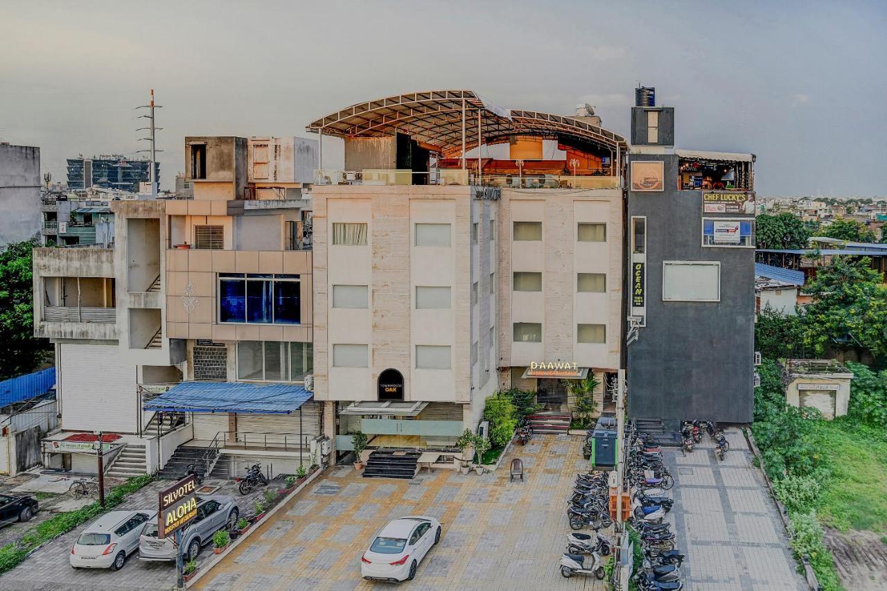 Vaccinated Staff- Townhouse Oak Hotel Silvotel إندور المظهر الخارجي الصورة